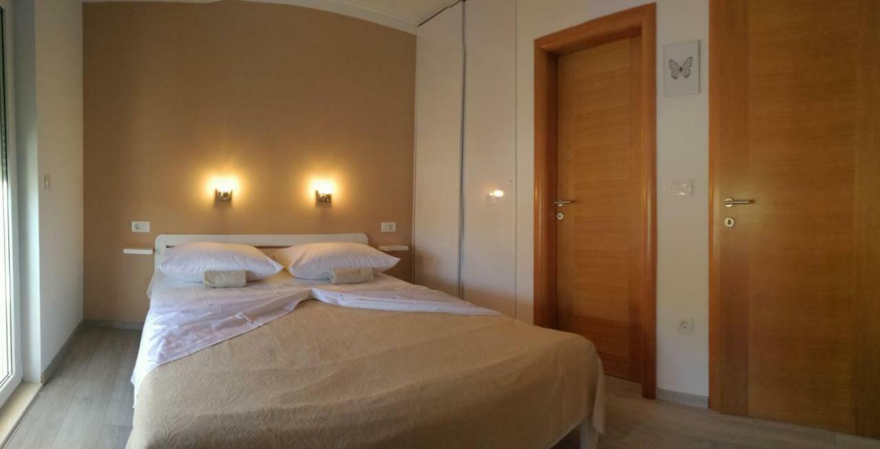 Apartments Prpic Seget Vranjica Exterior photo