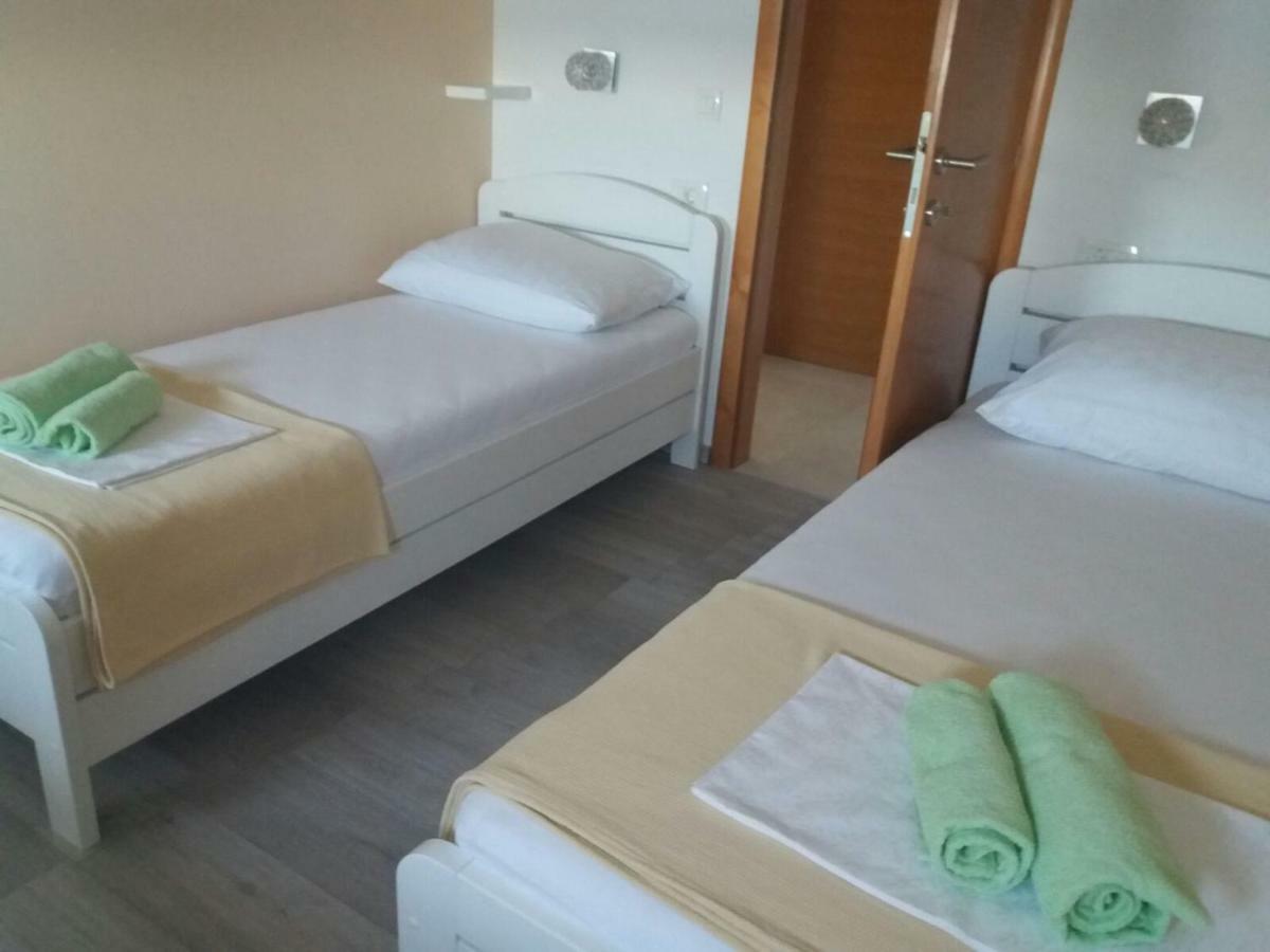 Apartments Prpic Seget Vranjica Room photo